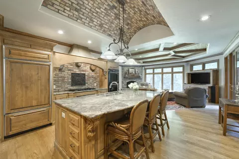 Kitchen - 410 S Oaks Dr, Springfield, MO 65809 photo 11 of 12