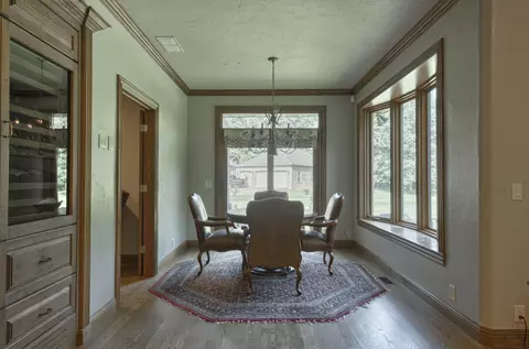 Dining - 410 S Oaks Dr, Springfield, MO 65809 photo 2 of 8