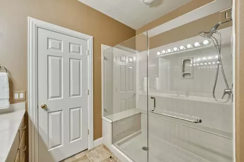Bath - 410 S Oaks Dr, Springfield, MO 65809 photo 15 of 17