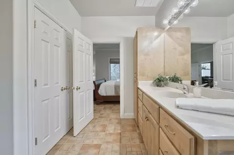 Bath - 410 S Oaks Dr, Springfield, MO 65809 photo 17 of 17