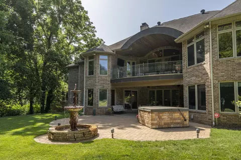 Exterior - 410 S Oaks Dr, Springfield, MO 65809 photo 17 of 25