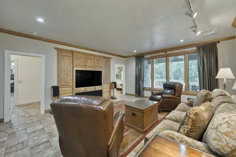 Living - 410 S Oaks Dr, Springfield, MO 65809 photo 13 of 15
