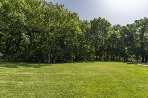 Exterior - 410 S Oaks Dr, Springfield, MO 65809 photo 21 of 25