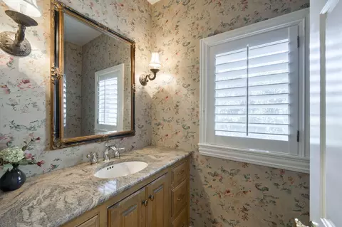 Bath - 410 S Oaks Dr, Springfield, MO 65809 photo 1 of 17