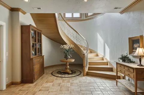 Entry Way - 410 S Oaks Dr, Springfield, MO 65809 photo 9 of 12