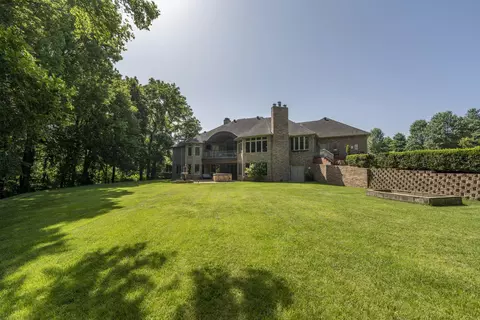 Exterior - 410 S Oaks Dr, Springfield, MO 65809 photo 19 of 25
