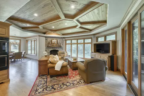 Living - 410 S Oaks Dr, Springfield, MO 65809 photo 7 of 15