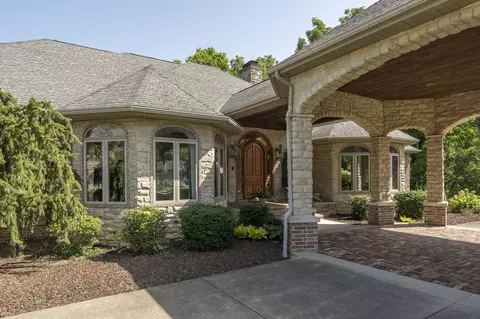 Exterior - 410 S Oaks Dr, Springfield, MO 65809 photo 2 of 25