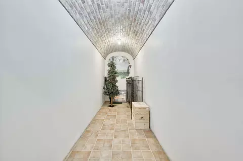 Entry Way - 410 S Oaks Dr, Springfield, MO 65809 photo 12 of 12