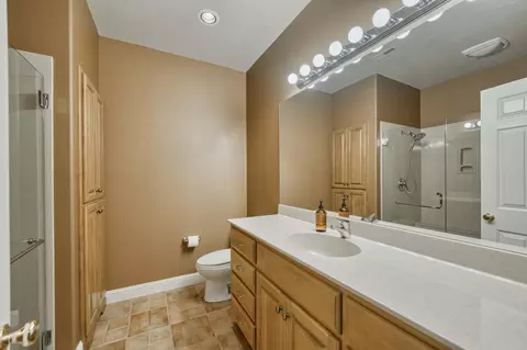 Bath - 410 S Oaks Dr, Springfield, MO 65809 photo 14 of 17