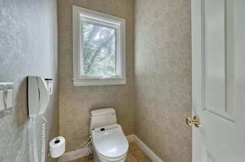 Bath - 410 S Oaks Dr, Springfield, MO 65809 photo 12 of 17