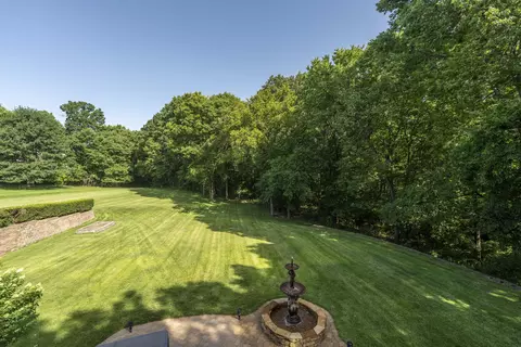 Exterior - 410 S Oaks Dr, Springfield, MO 65809 photo 12 of 25
