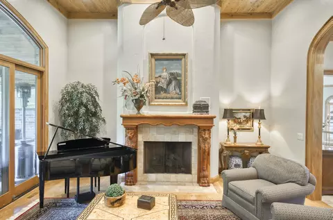 Living - 410 S Oaks Dr, Springfield, MO 65809 photo 6 of 15