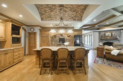 Kitchen - 410 S Oaks Dr, Springfield, MO 65809 photo 5 of 12