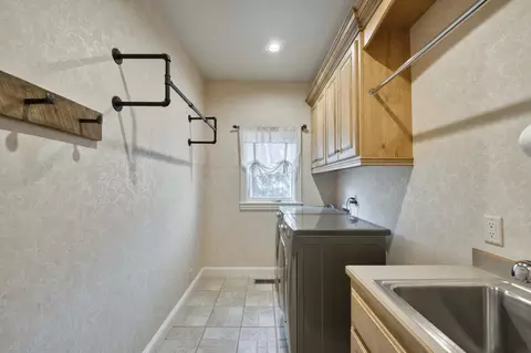 Other - 410 S Oaks Dr, Springfield, MO 65809 photo 10 of 35