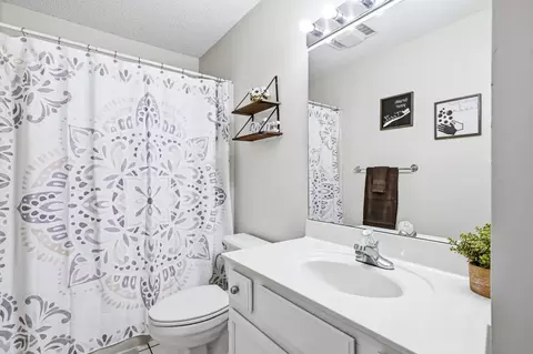 Bath - 193 Avondale Dr #4, Branson, MO 65616 photo 2 of 4