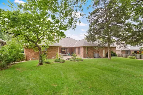 Exterior - 2017 E Richmond St, Springfield, MO 65804 photo 6 of 10