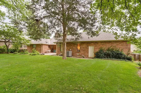 Exterior - 2017 E Richmond St, Springfield, MO 65804 photo 9 of 10