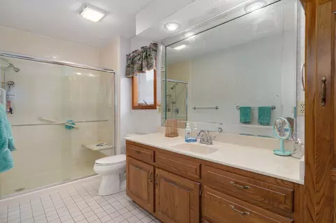 Bath - 2017 E Richmond St, Springfield, MO 65804 photo 4 of 5