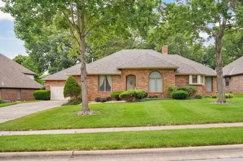 2017 E Richmond St, Springfield, MO 65804