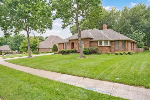 Exterior - 2017 E Richmond St, Springfield, MO 65804 photo 2 of 10