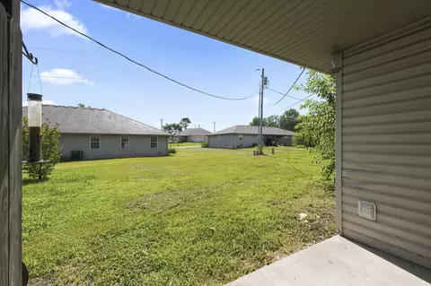 Exterior - 126 128 W Terrace Ct, Sparta, MO 65753 photo 5 of 7