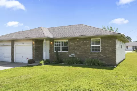 Exterior - 126 128 W Terrace Ct, Sparta, MO 65753 photo 3 of 7
