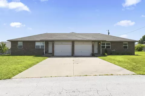 126 128 W Terrace Ct, Sparta, MO 65753