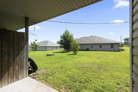 Exterior - 126 128 W Terrace Ct, Sparta, MO 65753 photo 4 of 7