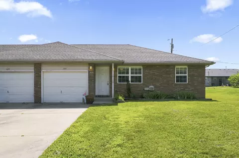 Exterior - 126 128 W Terrace Ct, Sparta, MO 65753 photo 2 of 7