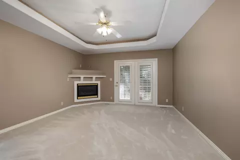 Living - 2520 W Arlington St, Springfield, MO 65810 photo 5 of 10