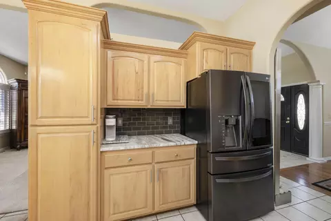 Kitchen - 2520 W Arlington St, Springfield, MO 65810 photo 4 of 10