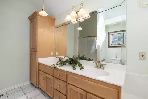 Bath - 2520 W Arlington St, Springfield, MO 65810 photo 4 of 6
