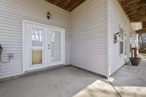 Exterior - 2520 W Arlington St, Springfield, MO 65810 photo 4 of 17