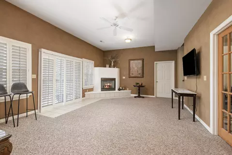 Living - 2520 W Arlington St, Springfield, MO 65810 photo 9 of 10