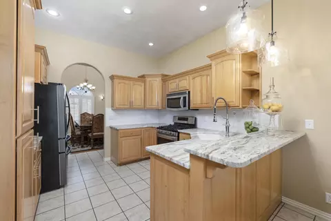 Kitchen - 2520 W Arlington St, Springfield, MO 65810 photo 1 of 10