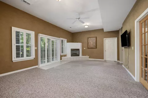 Living - 2520 W Arlington St, Springfield, MO 65810 photo 6 of 10
