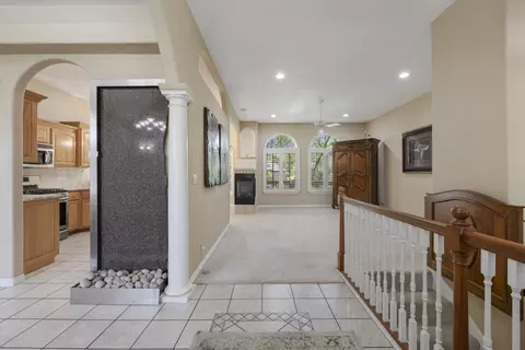 Entry Way - 2520 W Arlington St, Springfield, MO 65810 photo 2 of 4