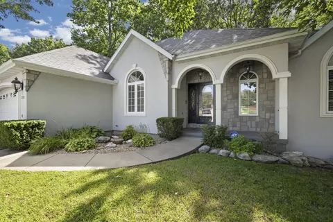 Exterior - 2520 W Arlington St, Springfield, MO 65810 photo 3 of 17