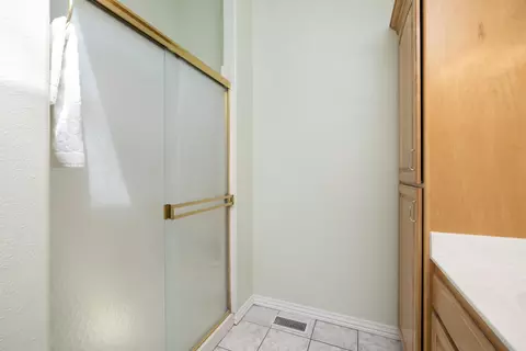 Bath - 2520 W Arlington St, Springfield, MO 65810 photo 3 of 6