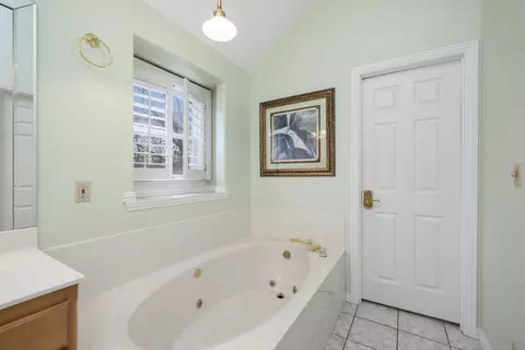 Bath - 2520 W Arlington St, Springfield, MO 65810 photo 2 of 6