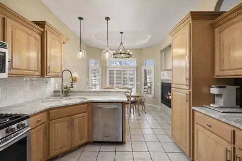 Kitchen - 2520 W Arlington St, Springfield, MO 65810 photo 7 of 10