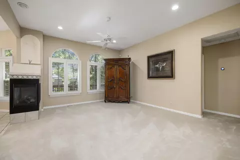 Living - 2520 W Arlington St, Springfield, MO 65810 photo 2 of 10