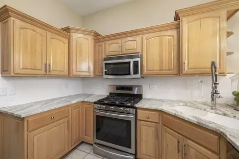 Kitchen - 2520 W Arlington St, Springfield, MO 65810 photo 2 of 10