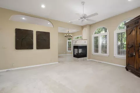 Living - 2520 W Arlington St, Springfield, MO 65810 photo 3 of 10