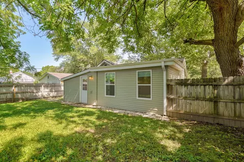 Exterior - 2510 W Madison St, Springfield, MO 65802 photo 6 of 7