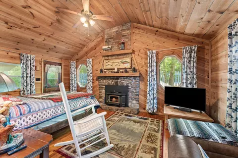 149 Princeton Ave, Hollister, MO 65672