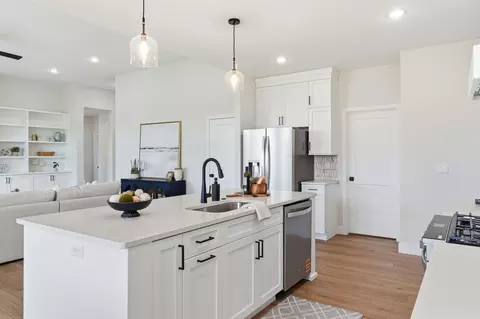 Kitchen - 6080 S Holland Ave, Springfield, MO 65810 photo 4 of 6