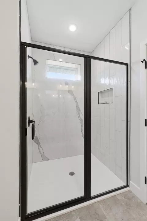 Bath - 6080 S Holland Ave, Springfield, MO 65810 photo 2 of 6