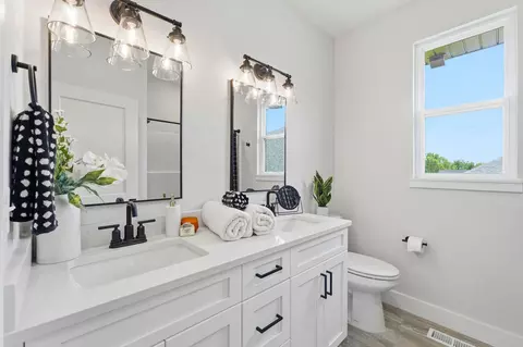 Bath - 6080 S Holland Ave, Springfield, MO 65810 photo 3 of 6